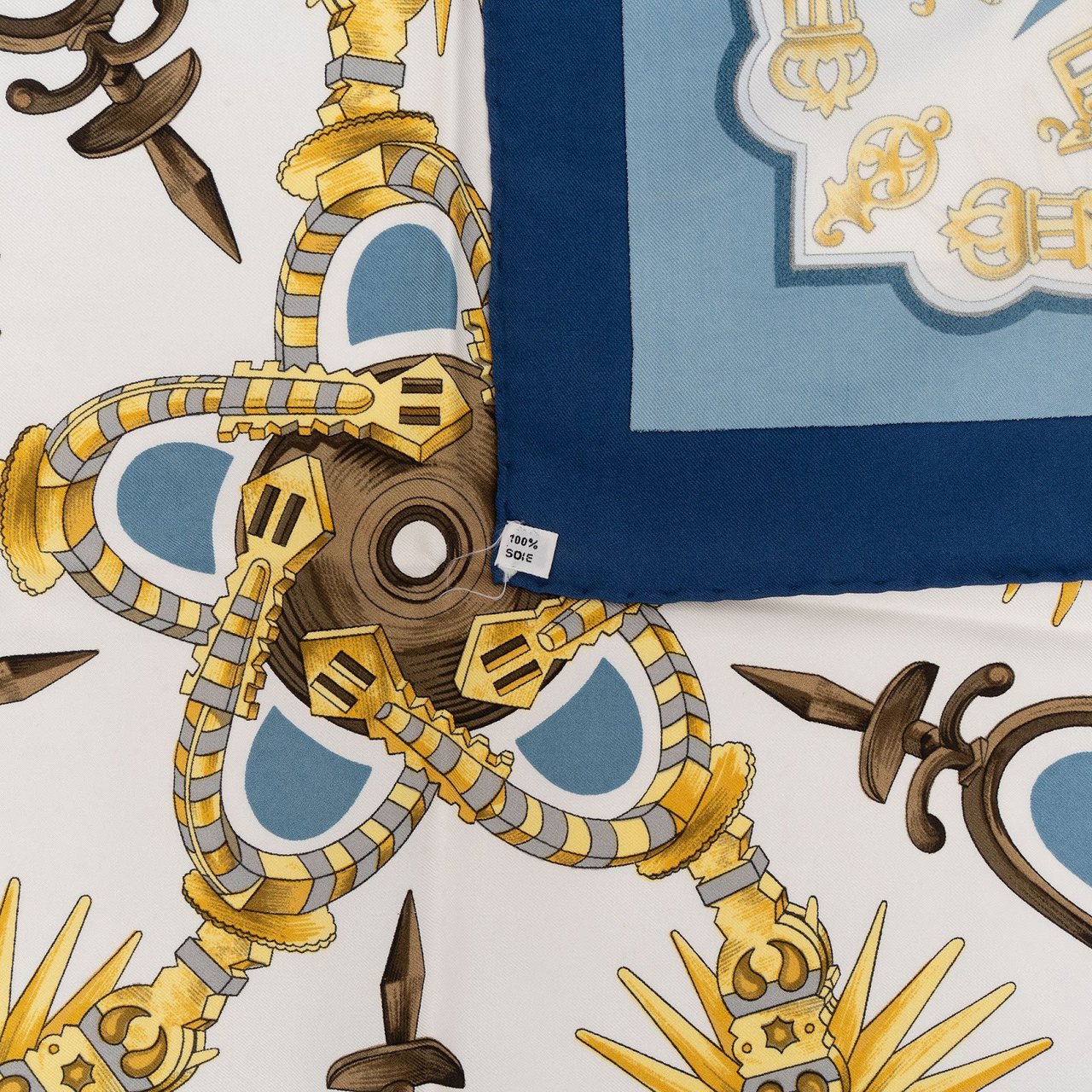 Hermès Les Eperons Silk Carre 90 Scarf Tuch Blauw