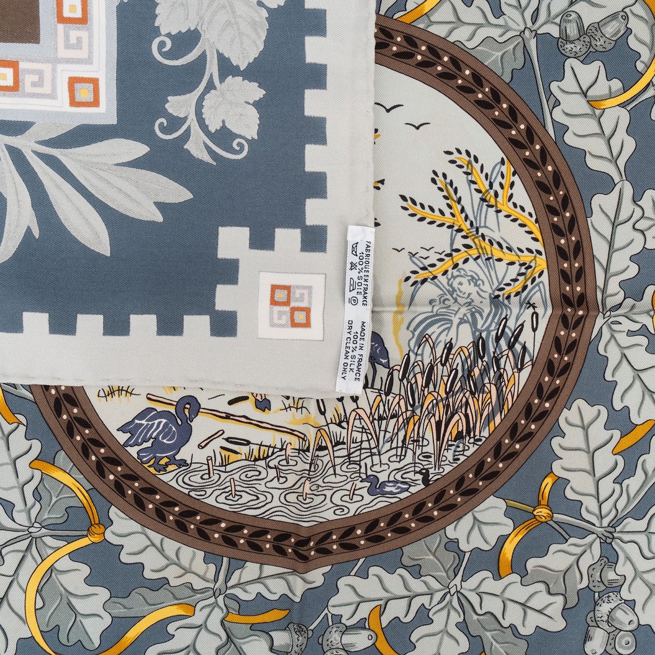 Hermès Musique des Dieux Silk 90 Scarf Tuch Bruin