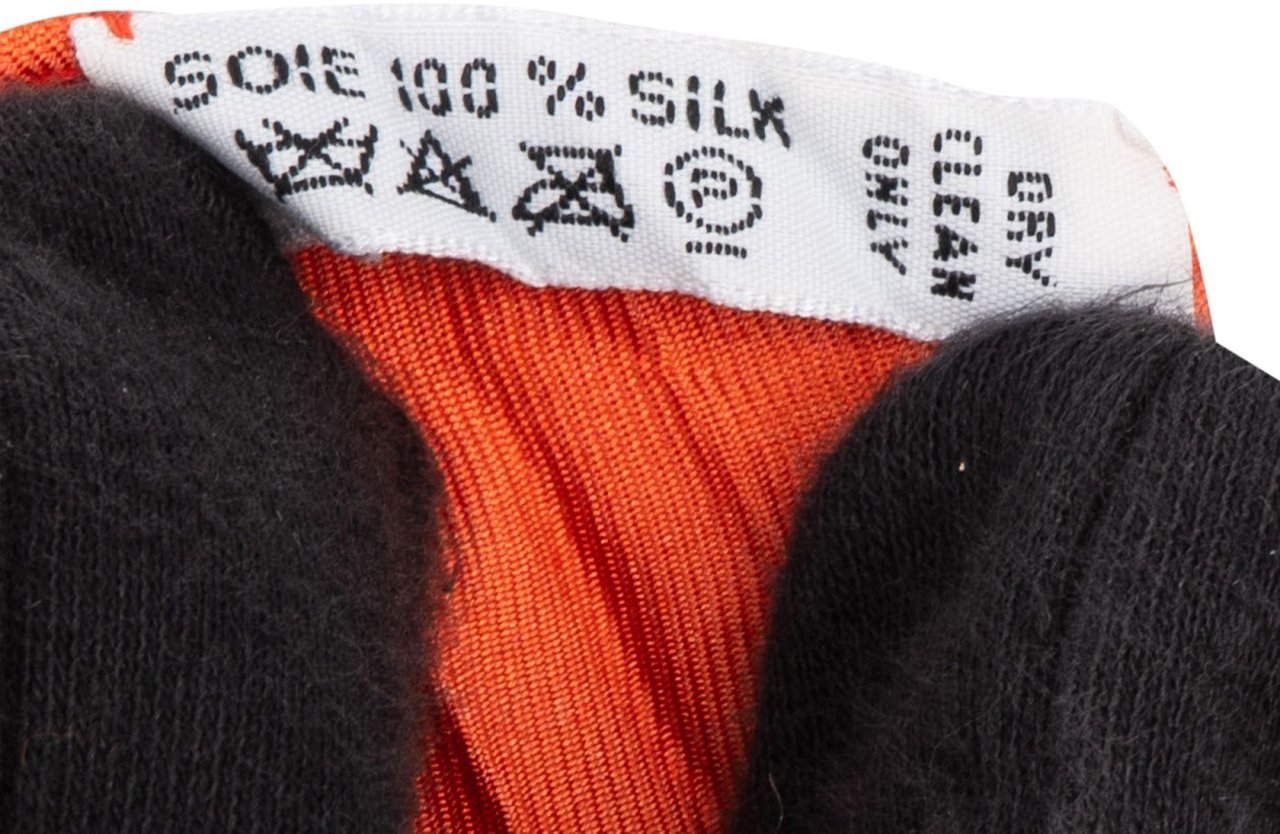 Hermès Smiles in Thitl Millenary Print Plissé Tuch Scarf Oranje