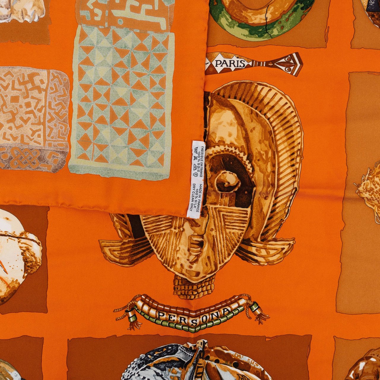 Hermès Les Masques Silk 90 Scarf Tuch Oranje