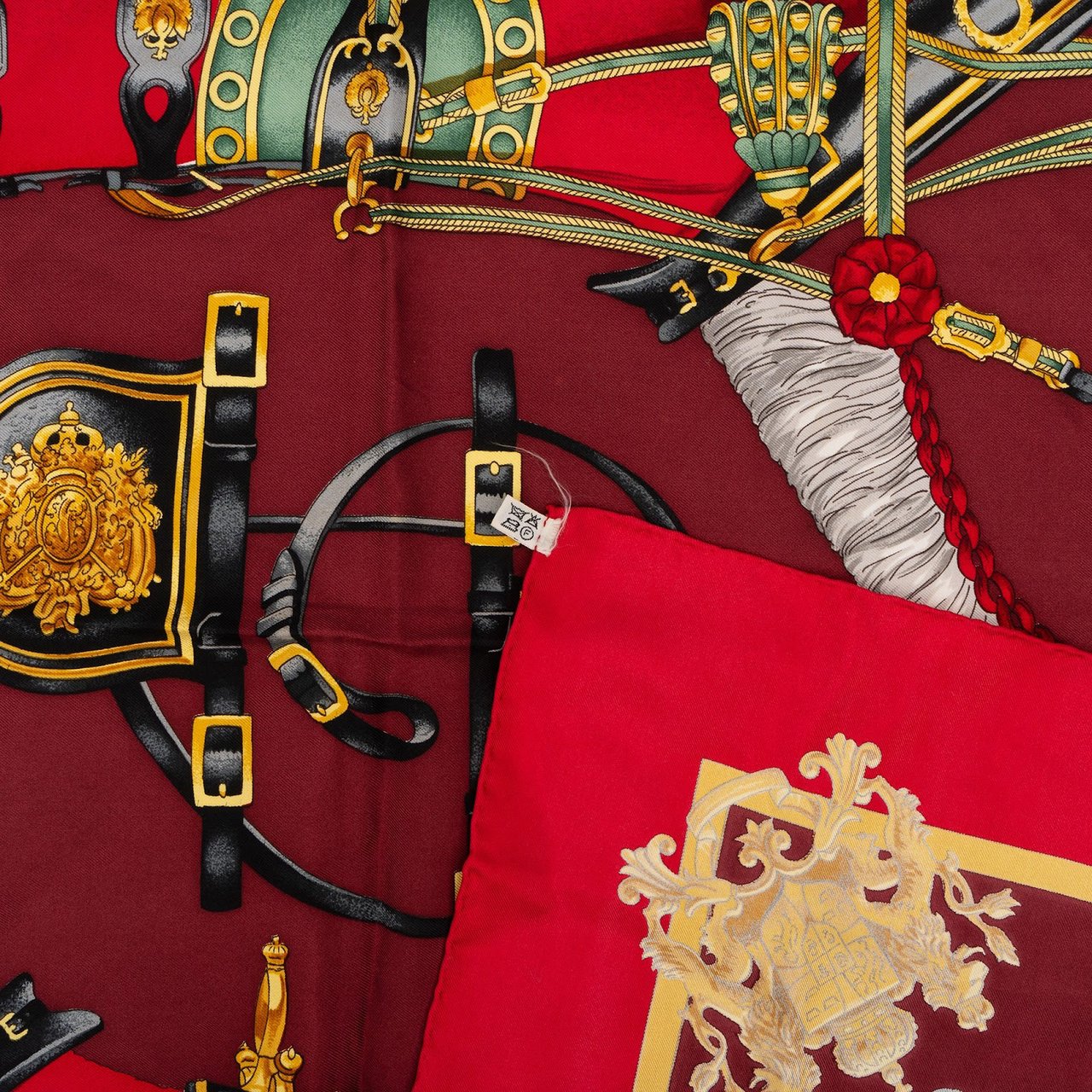 Hermès Harnais de Cour Carré 90 Tuch Scarf Rood