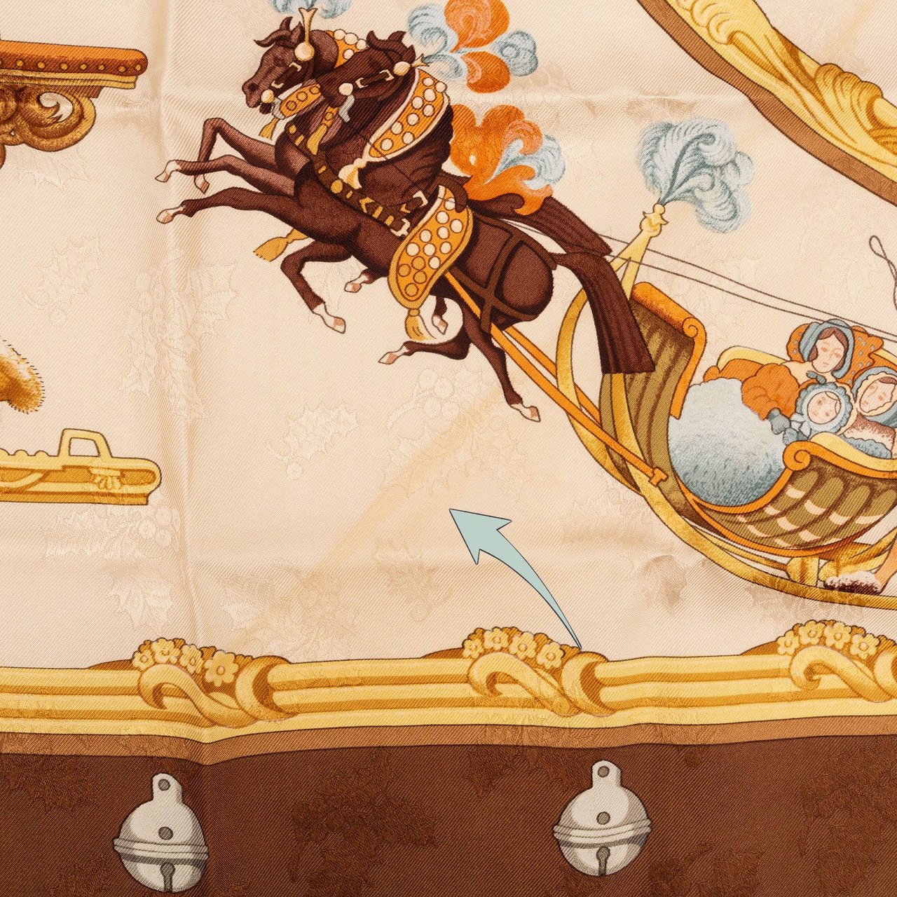 Hermès Plumes et Grelots Silk Carre 90 Scarf Tuch Bruin