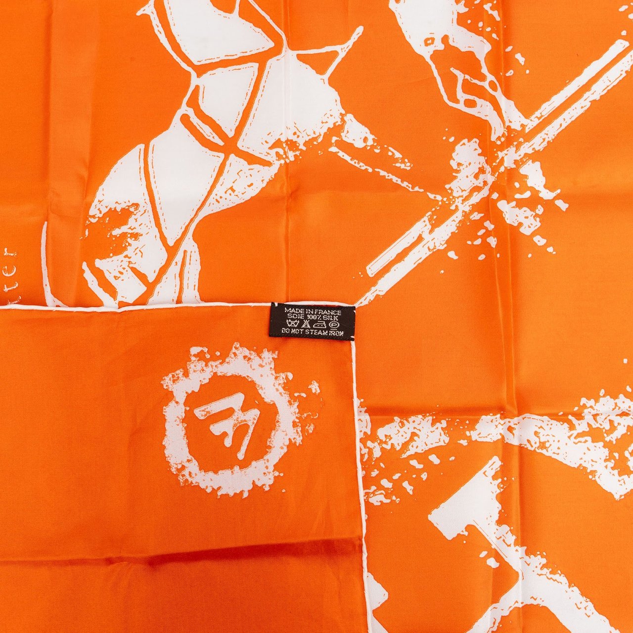Hermès Ex-Libris Globe-Trotter Silk Tuch Scarf 70 Oranje