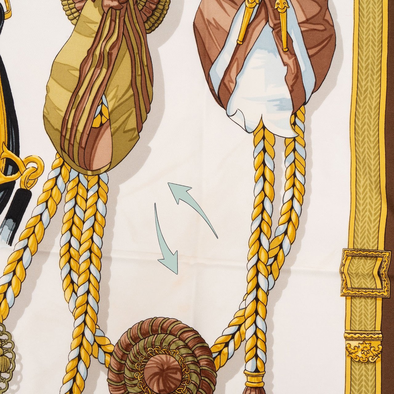 Hermès Frontaux et Cocardes Silk 90 Scarf Tuch Bruin