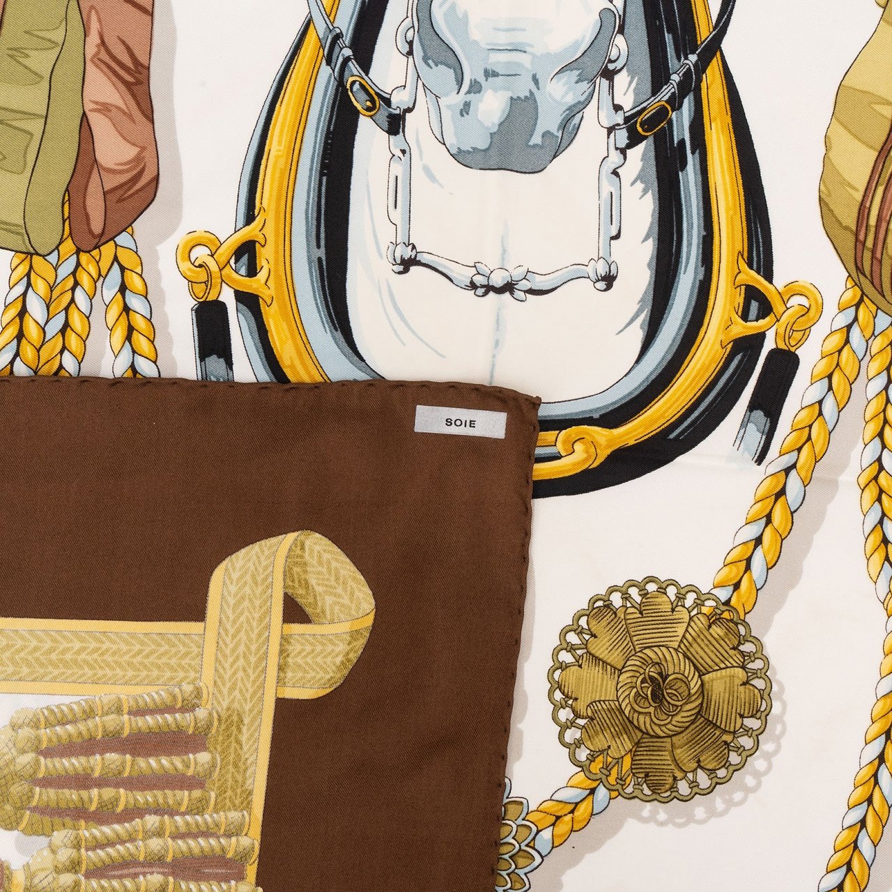 Hermès Frontaux et Cocardes Silk 90 Scarf Tuch Bruin