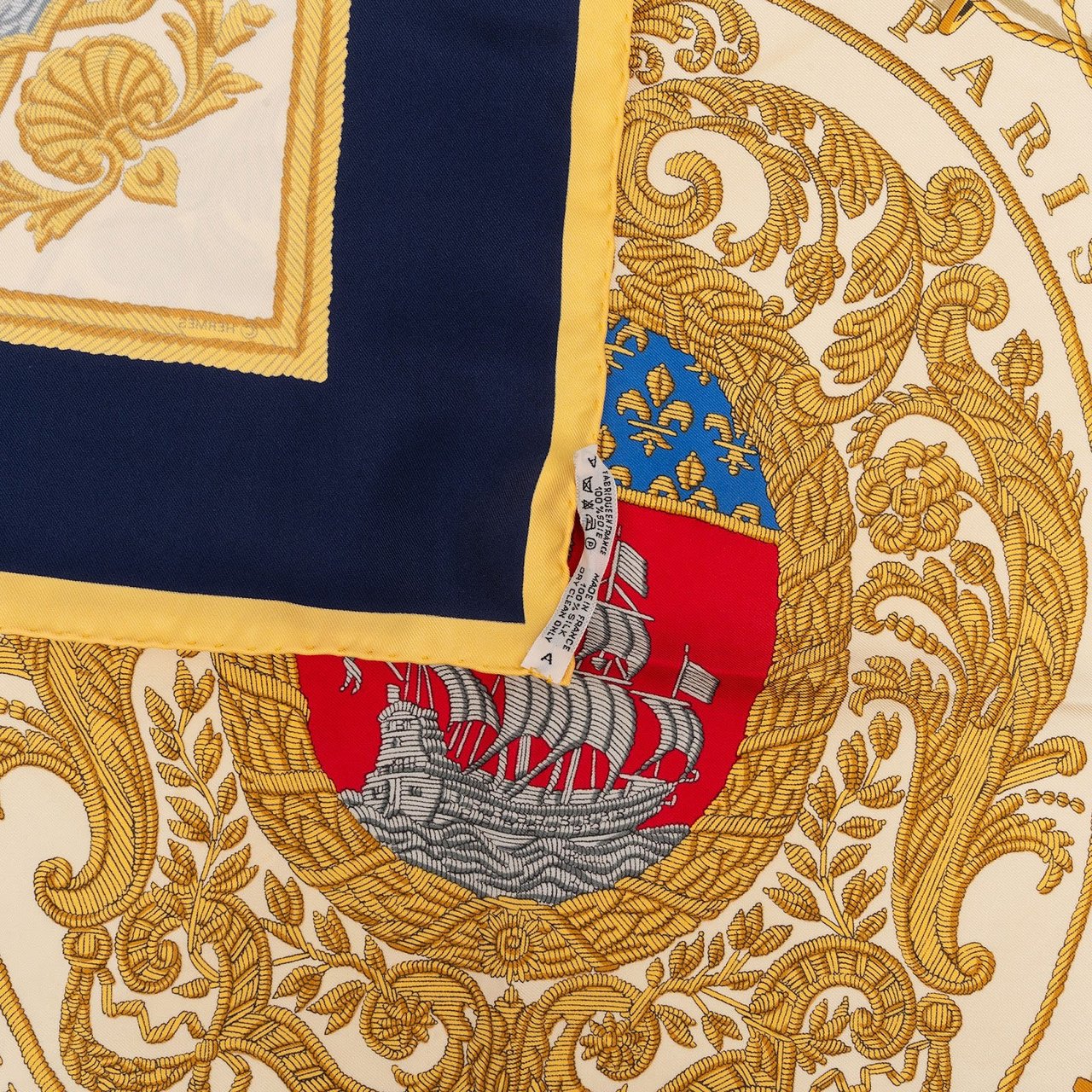 Hermès Les Armes de Paris Silk 90 Scarf Tuch Divers