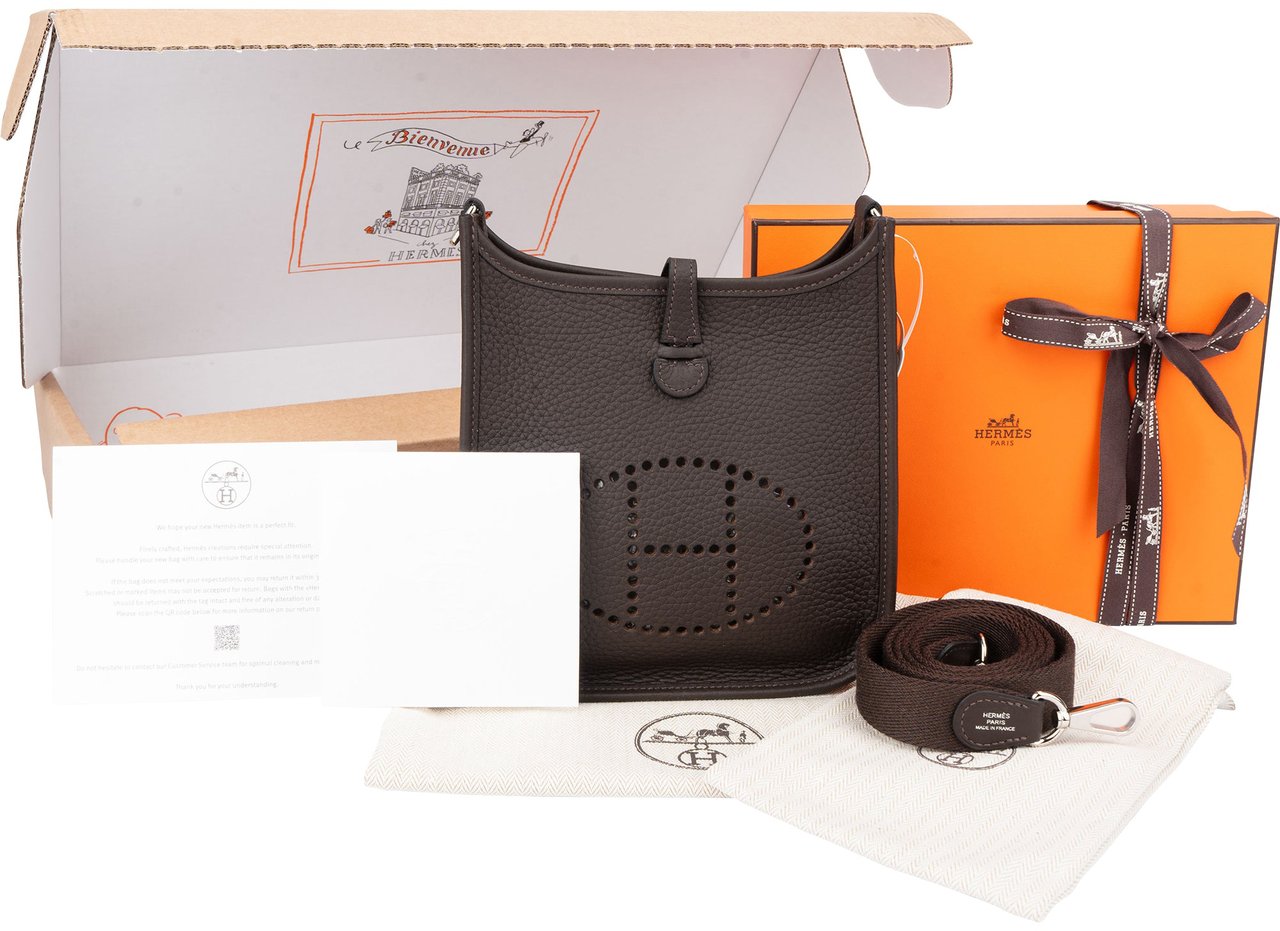 Hermès Hermès Brun Clemence Leather Evelyne 16 Crossbody Bag Bruin