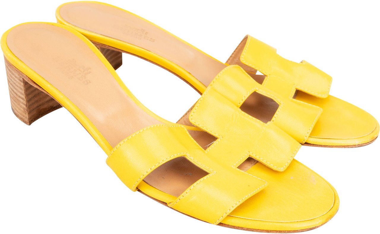 Hermès Hermès Yellow Leather Oasis Sandals (36) Geel