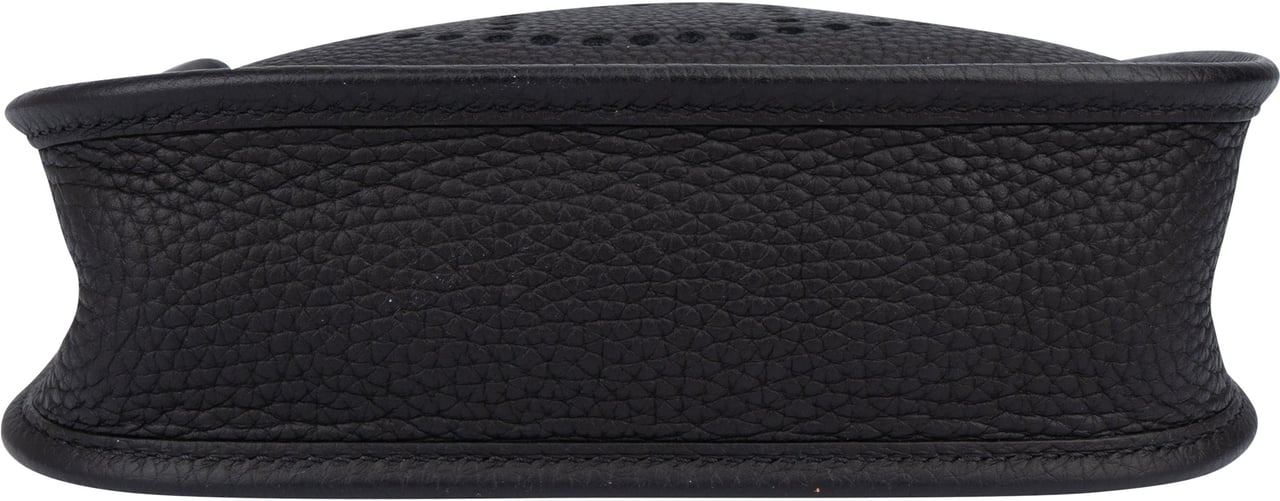 Hermès Hermès Clemence Leather Evelyne 16 Crossbody Bag Zwart