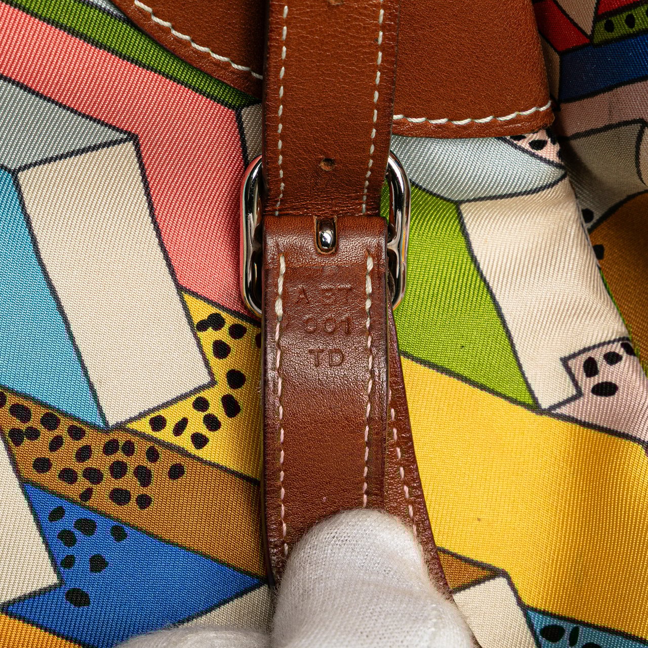 Hermès On A Summer Day Silky City 33 Geel