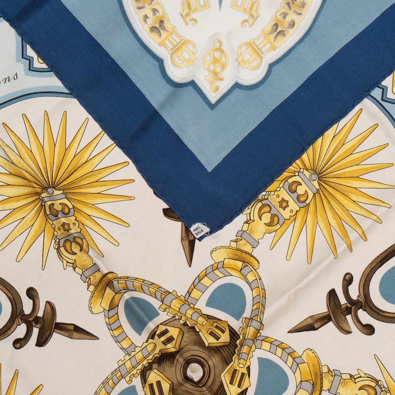 Hermès Classic "Les Éperons" Silk Carre 90 Scarf Tuch Blauw