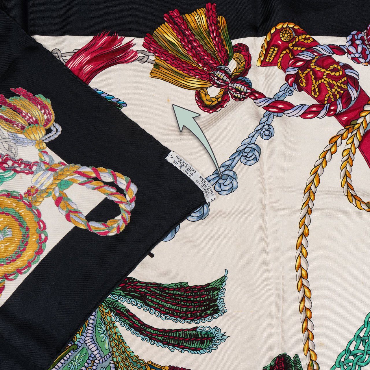 Hermès Classic "Le Timbalier" Silk Carre 90 Scarf Tuch Zwart