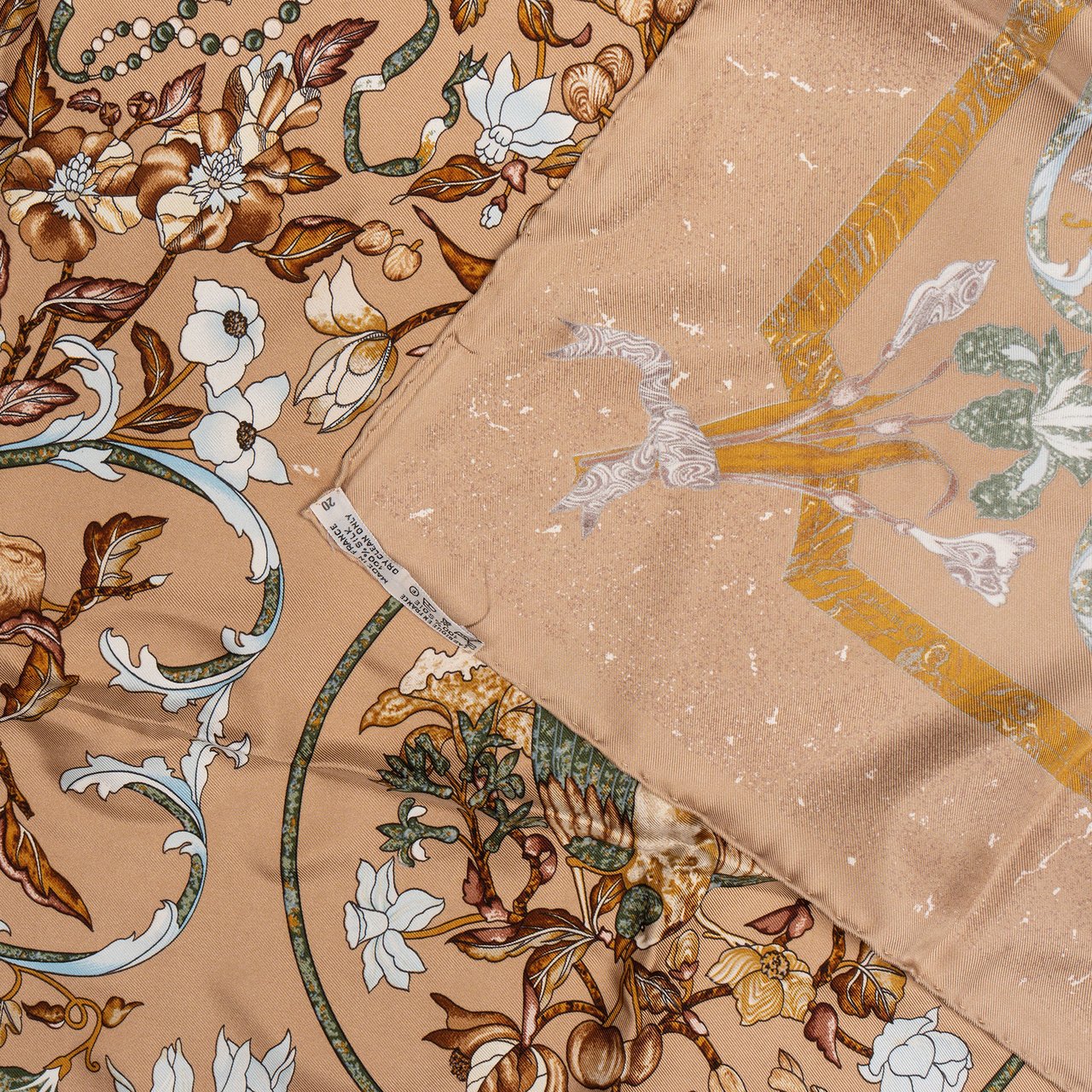 Hermès Hermès Classic "Pierres d`Orient et d`Occident" Silk Carre 90 Scarf Tuch Beige