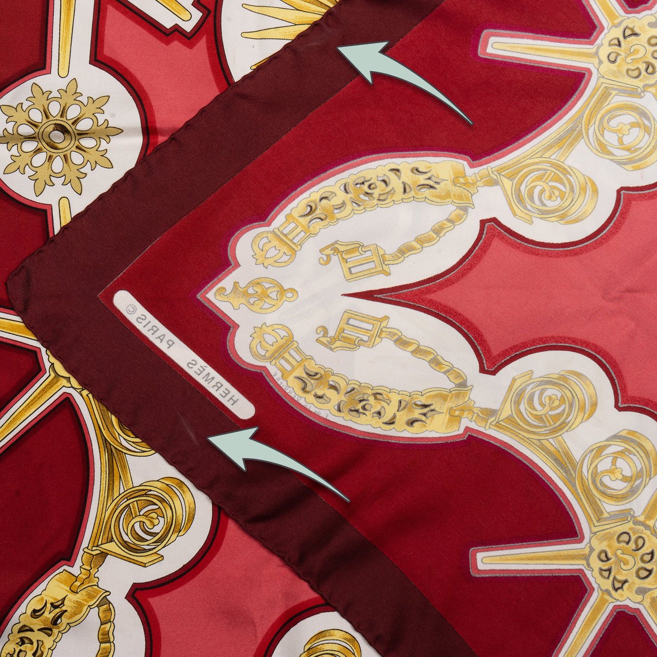 Hermès Hermès Classic "Les Eperons" Silk Carre 90 Scarf Tuch Rood