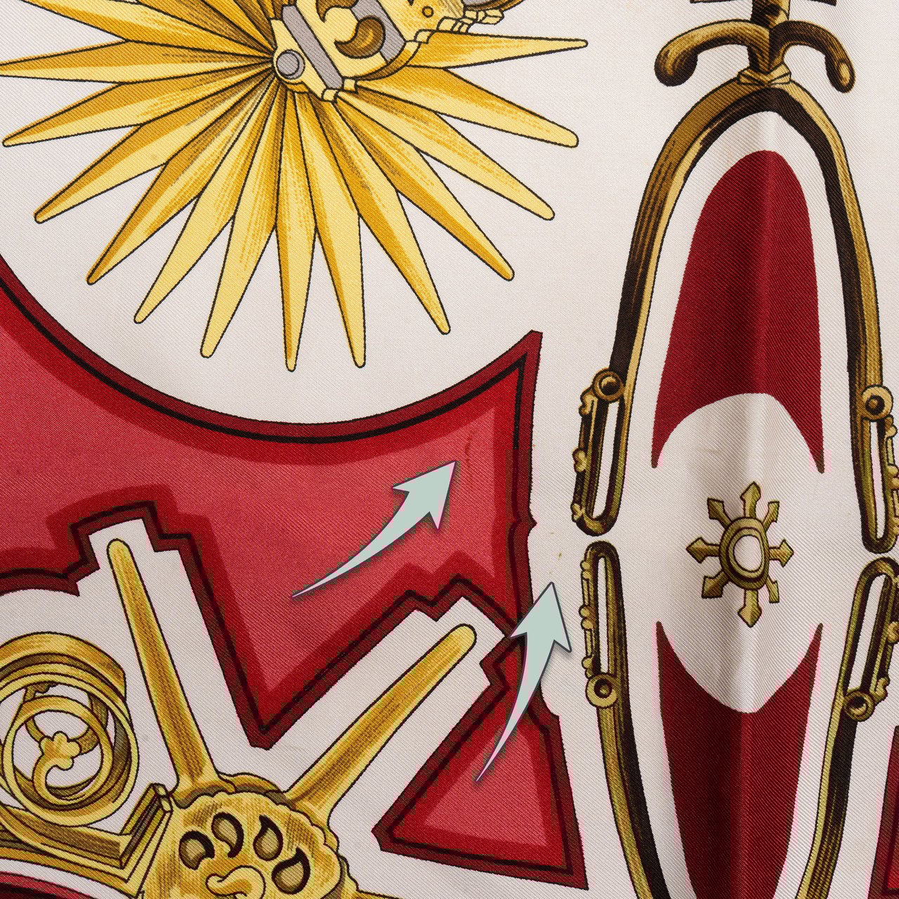 Hermès Hermès Classic "Les Eperons" Silk Carre 90 Scarf Tuch Rood