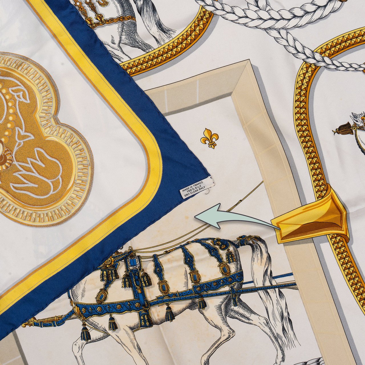 Hermès Hermès Classic "Grand Appart" Silk Carre 90 Scarf Tuch Blauw