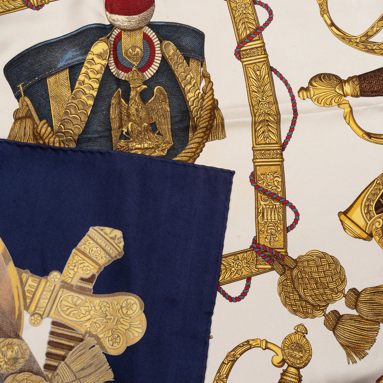 Hermès Hermès Classic "Grand Uniforme" Silk Carre 90 Scarf Tuch Blauw