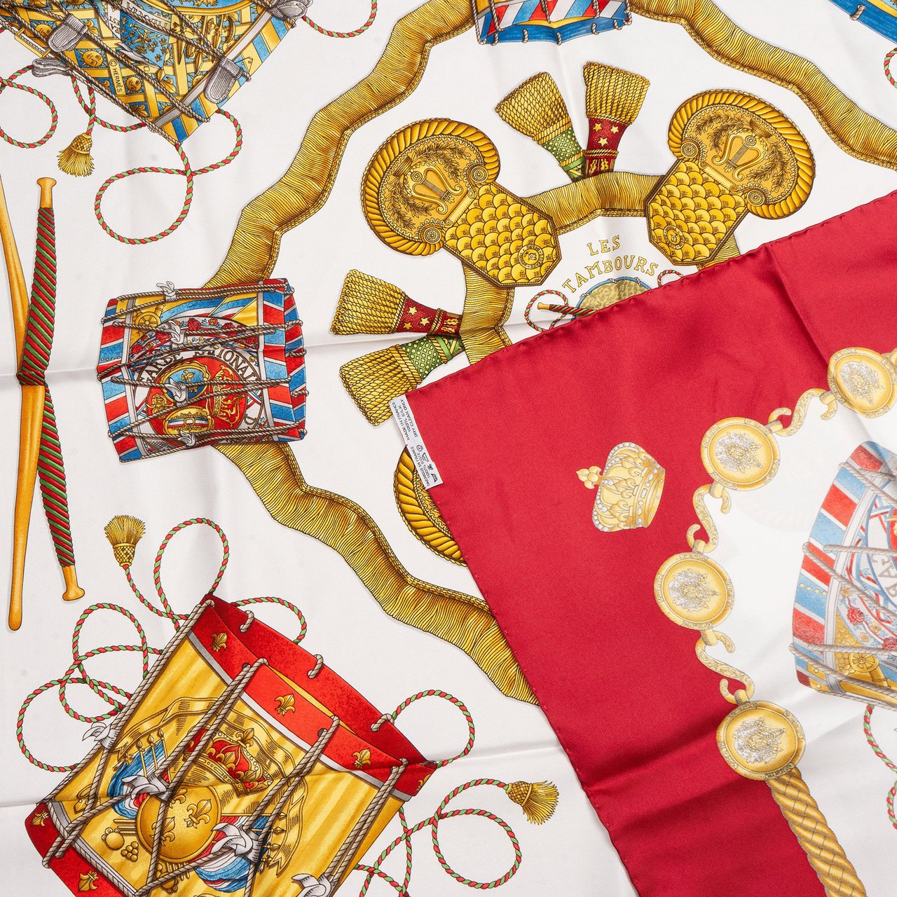 Hermès Hermès Classic "Le Tambours" Silk Carre 90 Scarf Tuch Rood