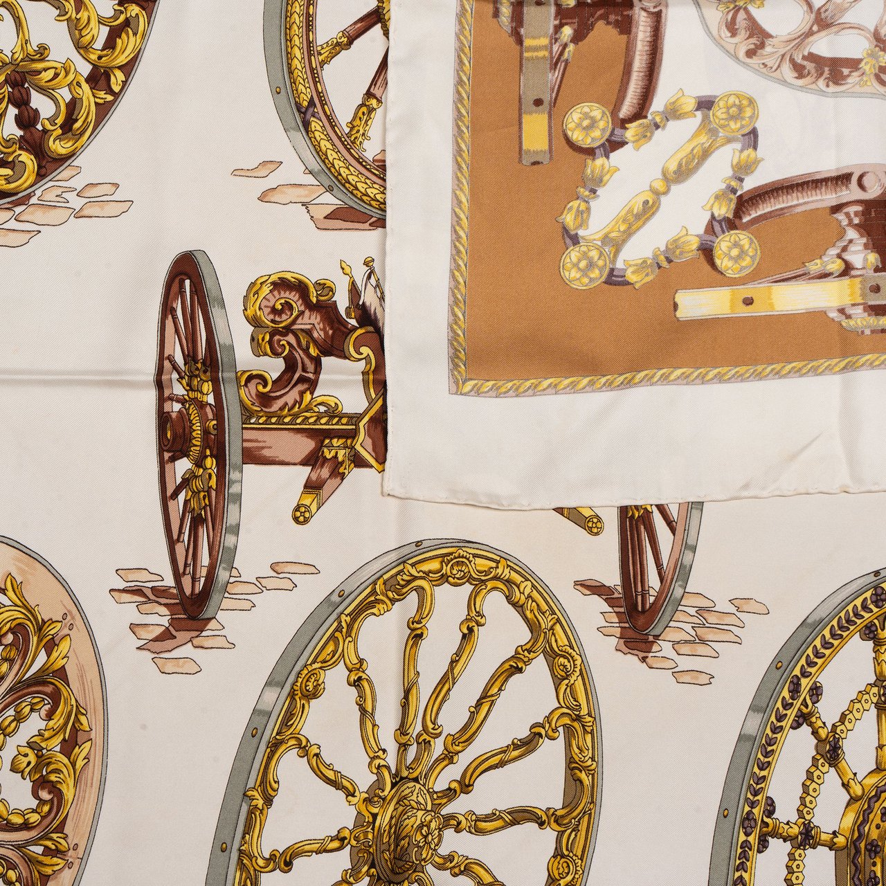 Hermès Hermès Classic "Roues de Canon" Silk Carre 90 Scarf Tuch Bruin