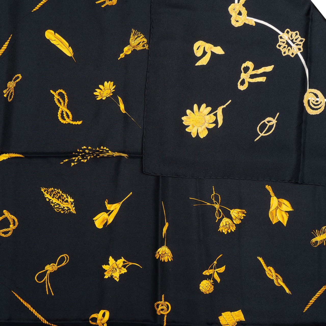 Hermès Hermès Classic "Clips" Silk Carre 90 Scarf Tuch Zwart