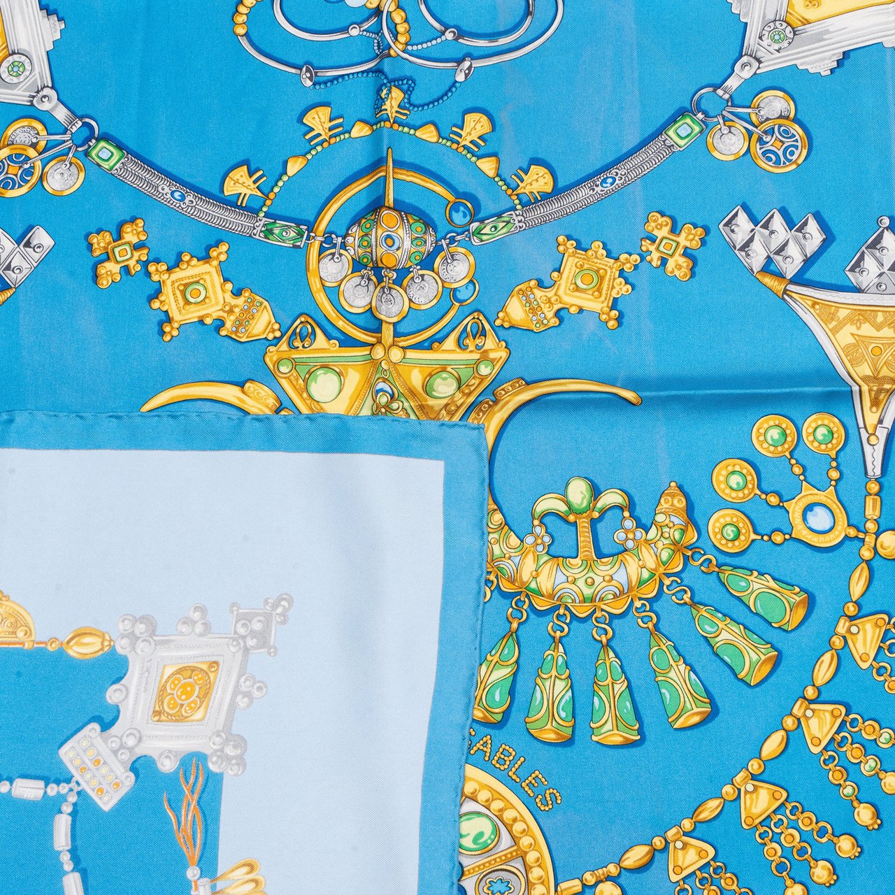 Hermès Hermès Classic "PARURES DES SABLES" Silk Carre 90 Scarf Tuch Blauw