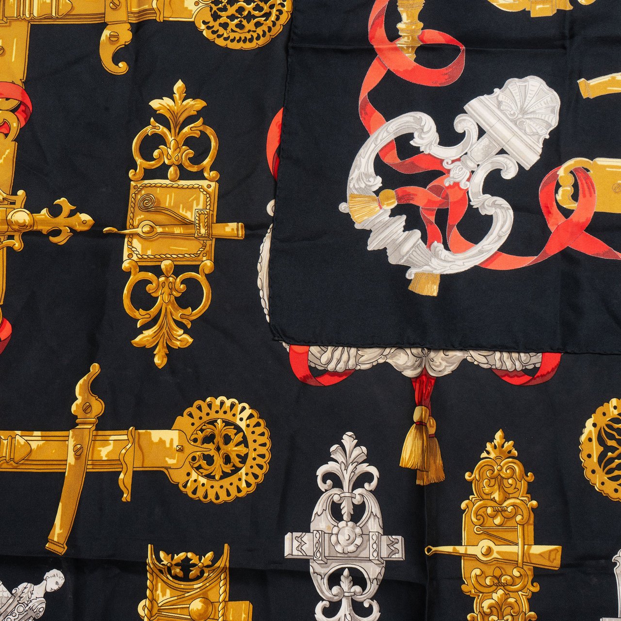 Hermès Hermès Classic "FERRONNERIE" Silk Carre 90 Scarf Tuch Zwart