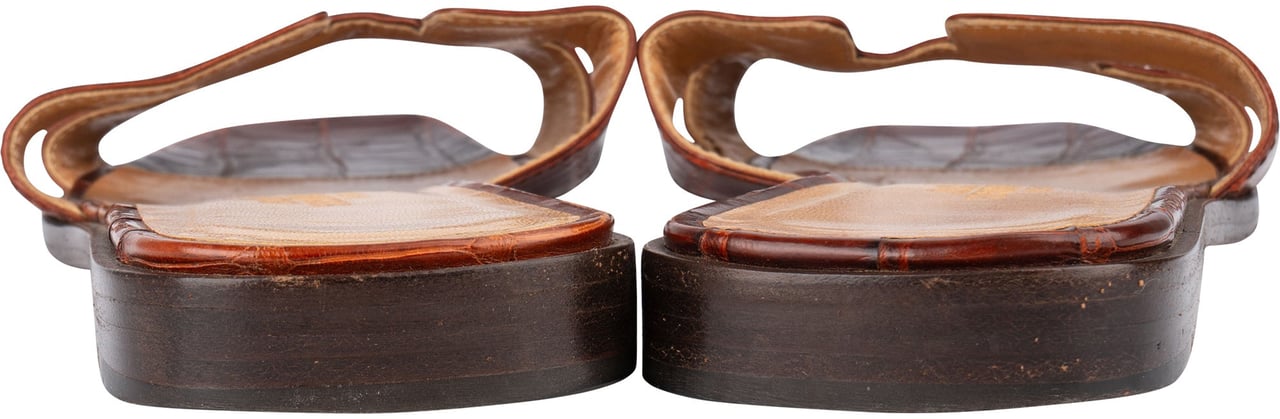 Hermès Hermès Crocodile Leather Oran Sandals (36,5) Bruin