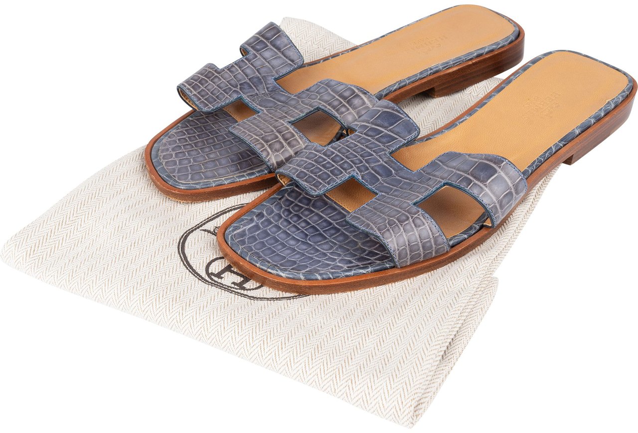 Hermès Hermès Bleu Crocodile Oran Sandals (36) Blauw
