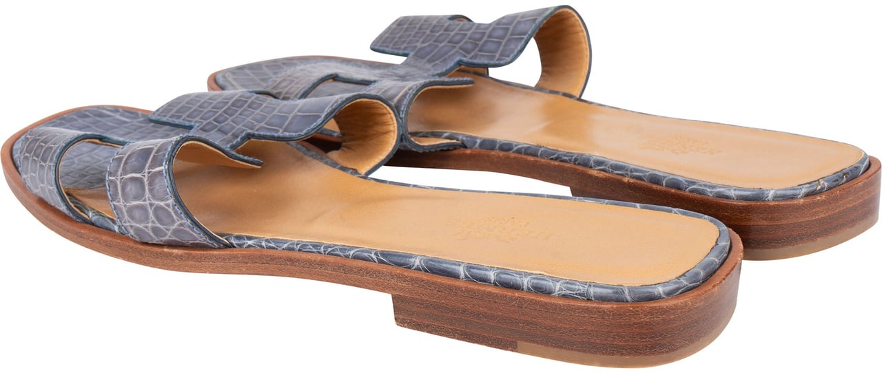 Hermès Hermès Bleu Crocodile Oran Sandals (36) Blauw