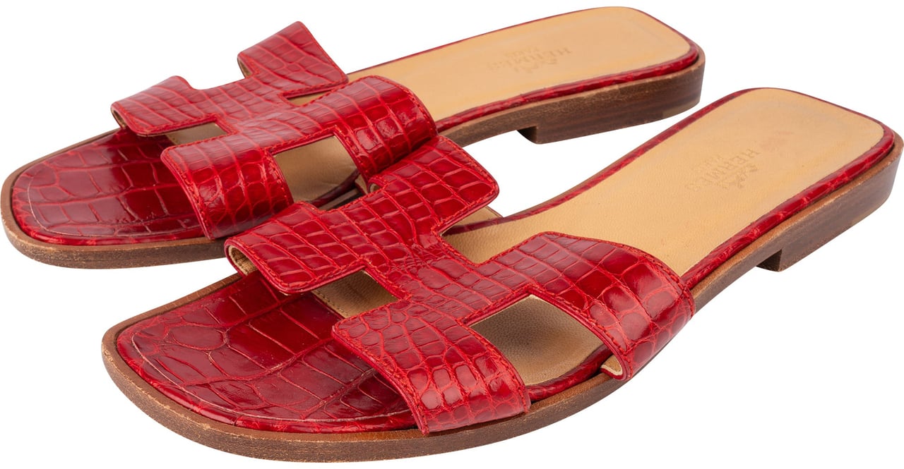 Hermès Hermès Rouge Exotic Crocodile Leather Oran Sandals (36) Rood