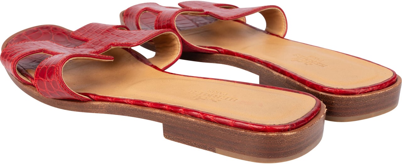 Hermès Hermès Rouge Exotic Crocodile Leather Oran Sandals (36) Rood