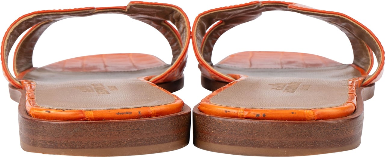 Hermès Hermès Orange Exotic Crocodile Leather Oran Sandals (37) Oranje