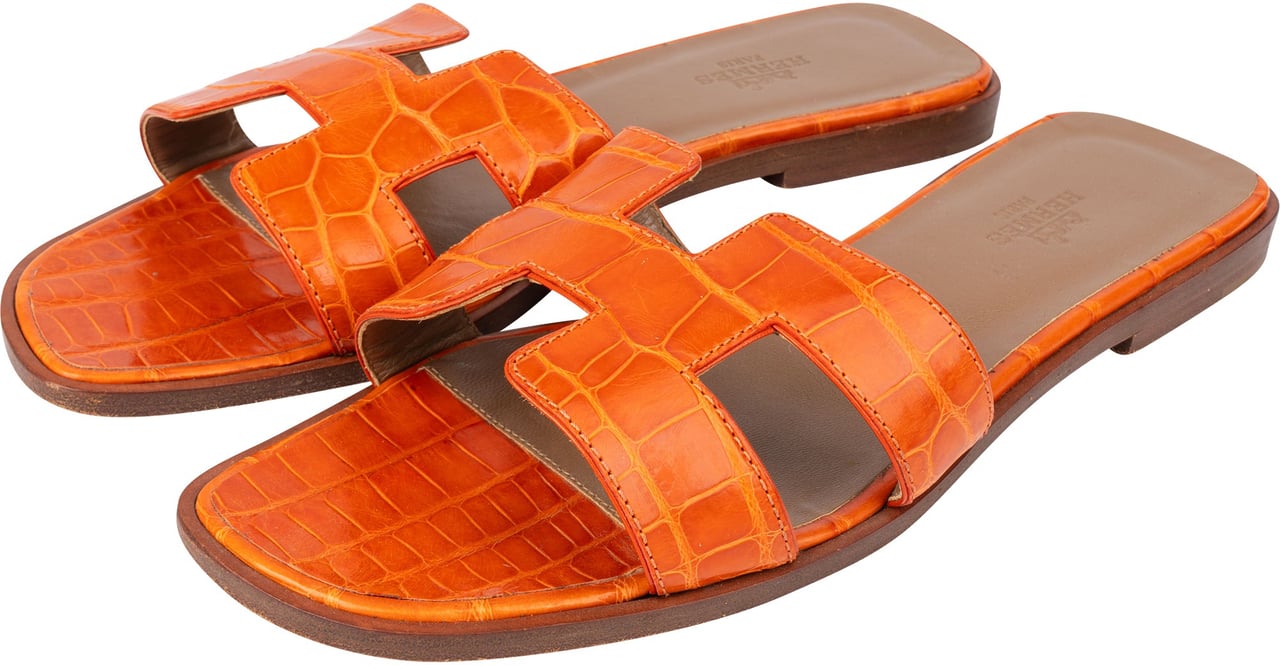 Hermès Hermès Orange Exotic Crocodile Leather Oran Sandals (37) Oranje