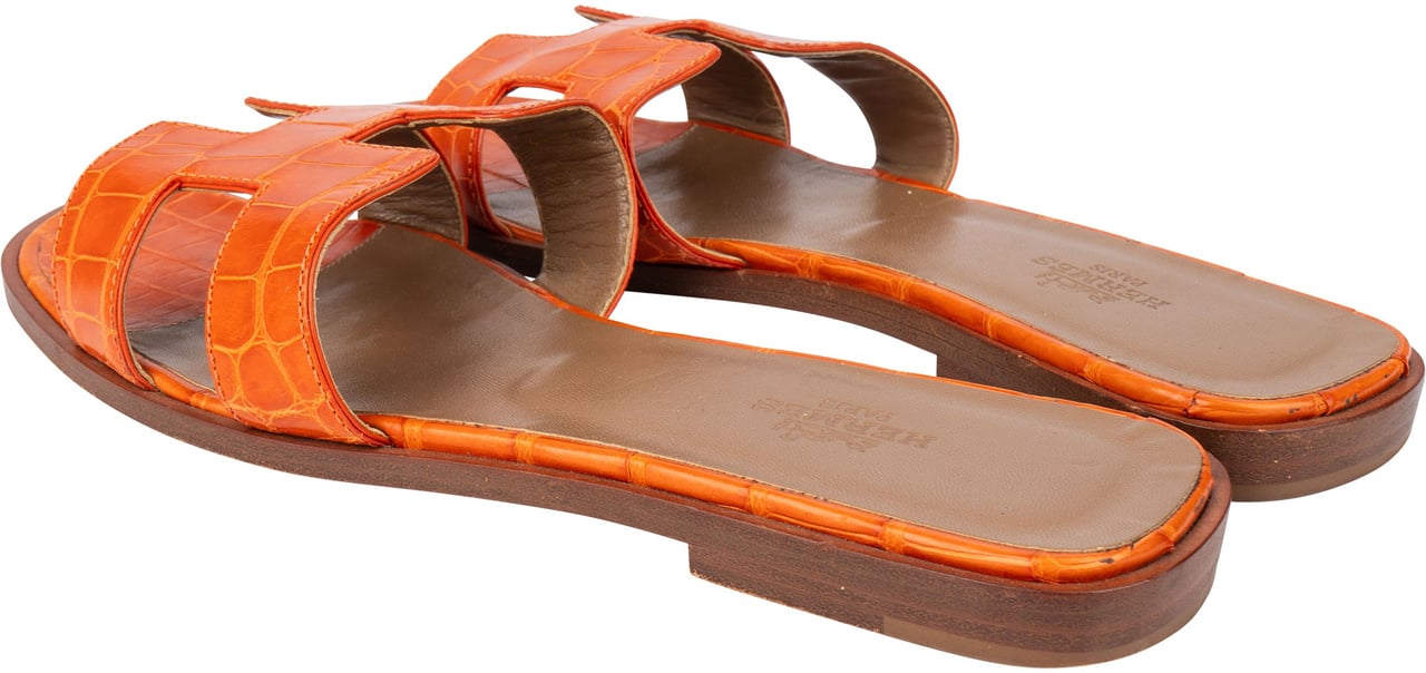 Hermès Hermès Orange Exotic Crocodile Leather Oran Sandals (37) Oranje