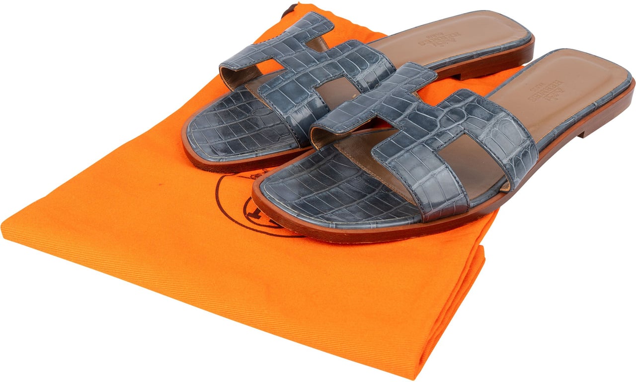 Hermès Hermès Bleu Exotic Crocodile Leather Oran Sandals (36,5) Blauw