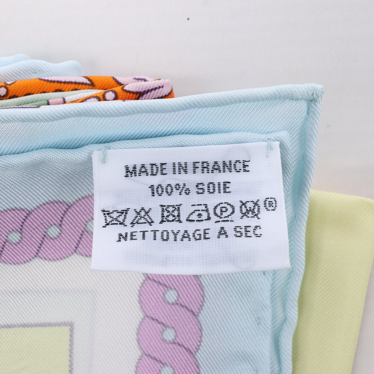 Hermès Hermes Carré 90 "LA BERLINE BAYADERE" Silk handkerchief in Pastel Divers