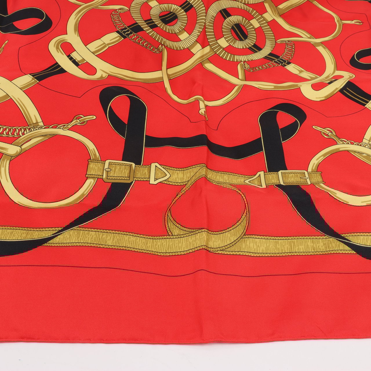 Hermès Hermès Carré 90 " Eperon d'or" Silk handkerchief in Red Rood