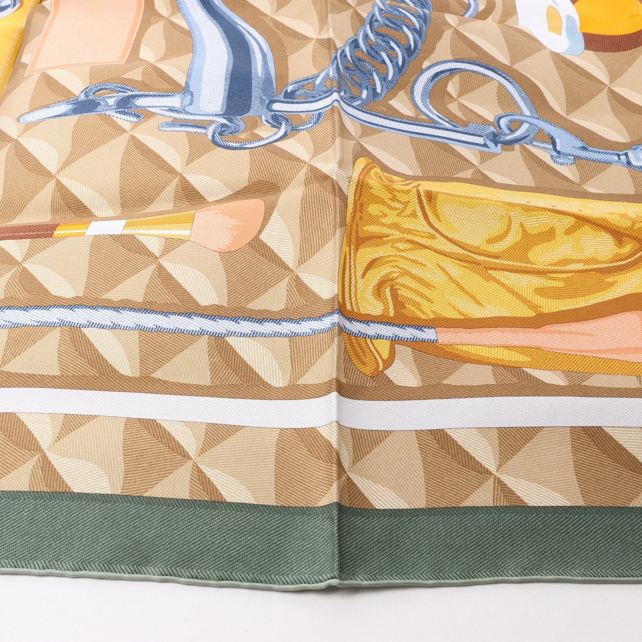 Hermès Hermès Carré 90 "BEAUTE COMPOSEE" Silk handkerchief in Green Groen