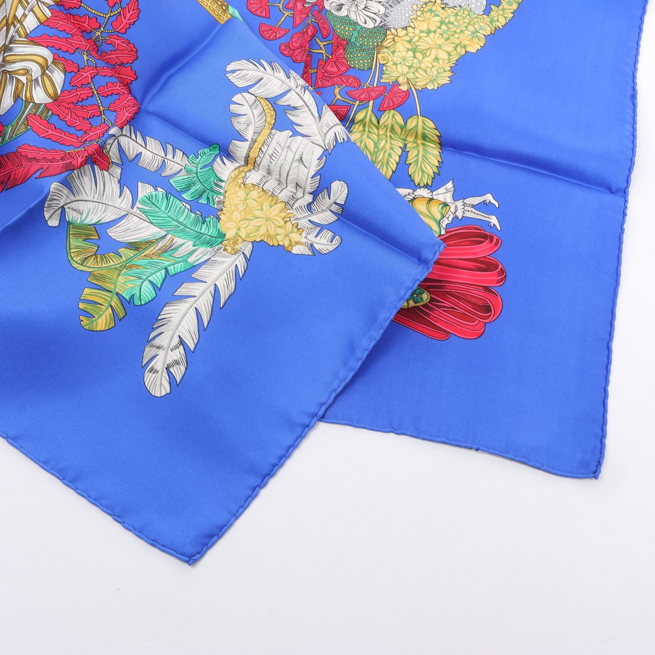 Hermès Hermès Carré 90 "Chapeau" 100% Silk Scarf in Blue Blauw
