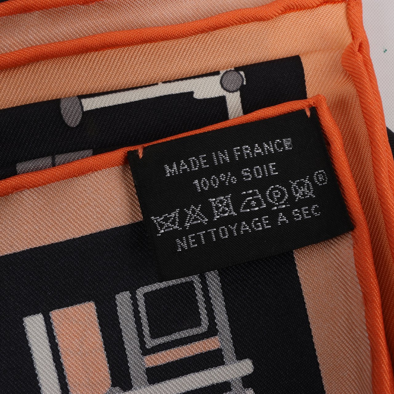 Hermès Hermès Carré 90 "COMPLICATION EQUESTRE" 100% Silk Scarf in Black Zwart