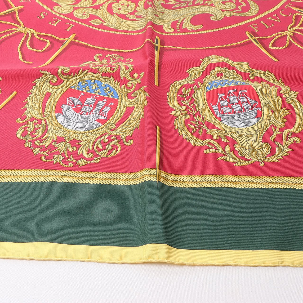 Hermès Hermès Carré 90 "FLVCTVAT NEC MERGITVR" 100% Silk Scarf in Green x Red Rood
