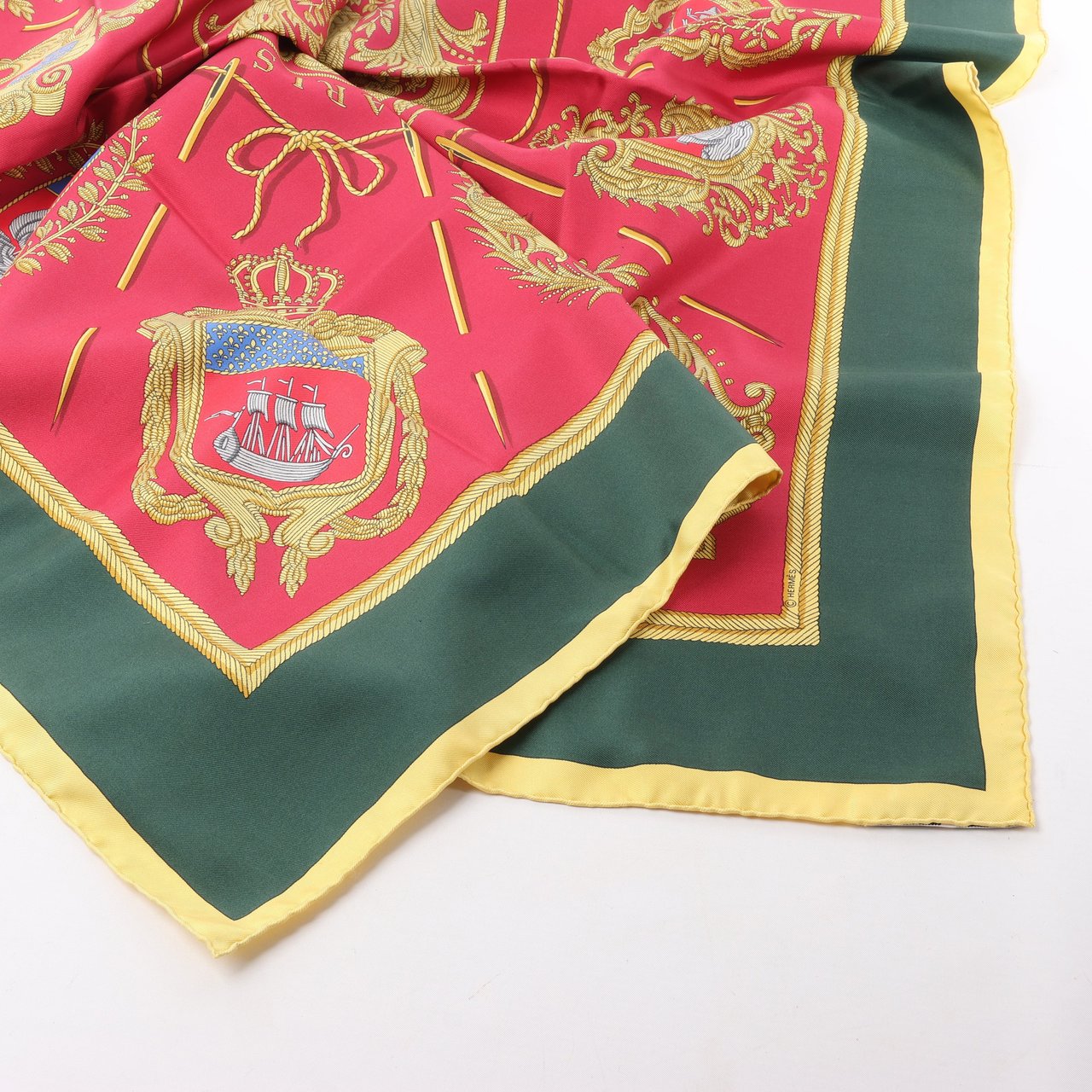 Hermès Hermès Carré 90 "FLVCTVAT NEC MERGITVR" 100% Silk Scarf in Green x Red Rood
