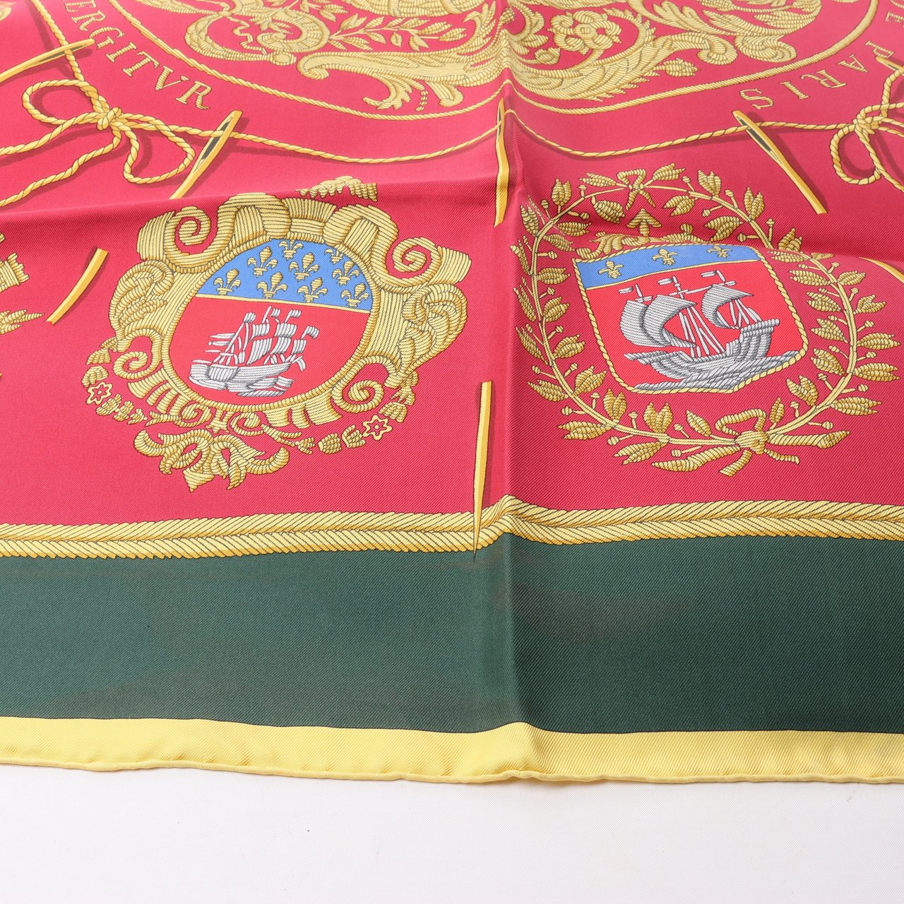 Hermès Hermès Carré 90 "FLVCTVAT NEC MERGITVR" 100% Silk Scarf in Green x Red Rood