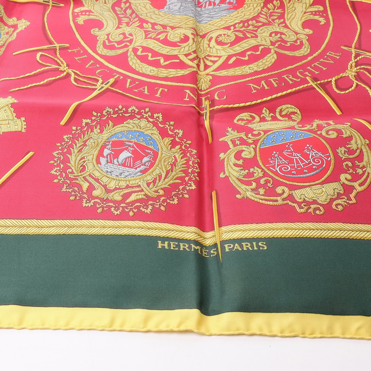 Hermès Hermès Carré 90 "FLVCTVAT NEC MERGITVR" 100% Silk Scarf in Green x Red Rood