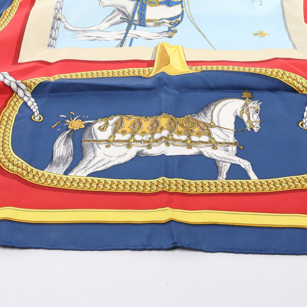 Hermès Hermès Carré 90 "GRAND APPARAT" 100% Silk Scarf in Navy x Red Rood