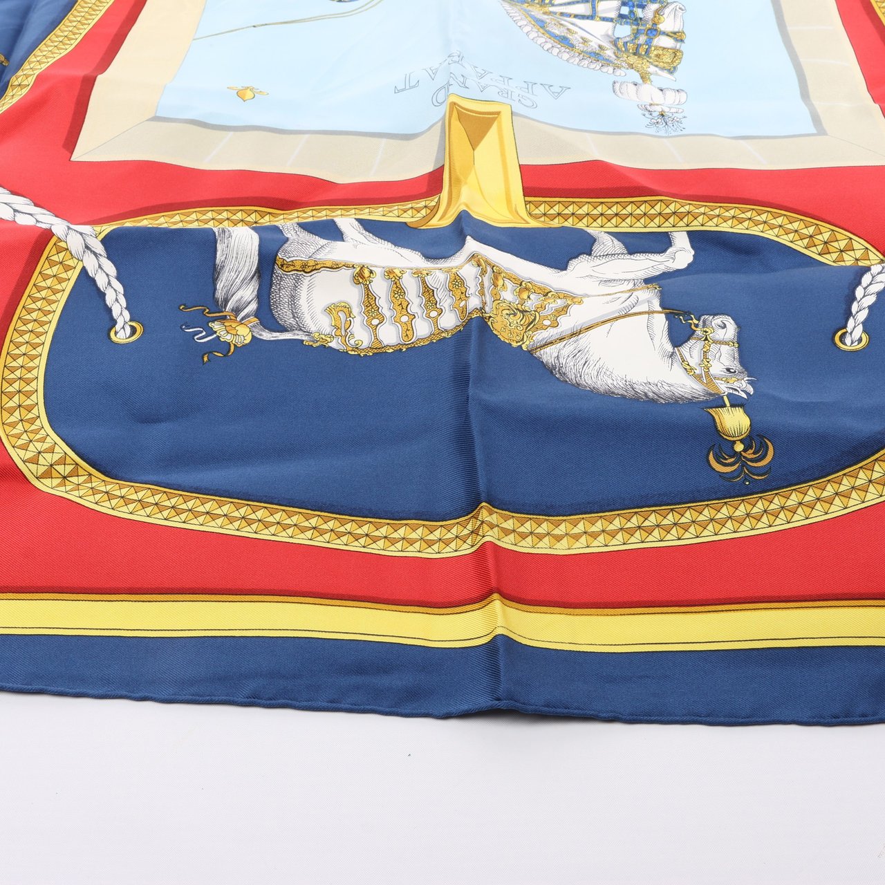 Hermès Hermès Carré 90 "GRAND APPARAT" 100% Silk Scarf in Navy x Red Rood