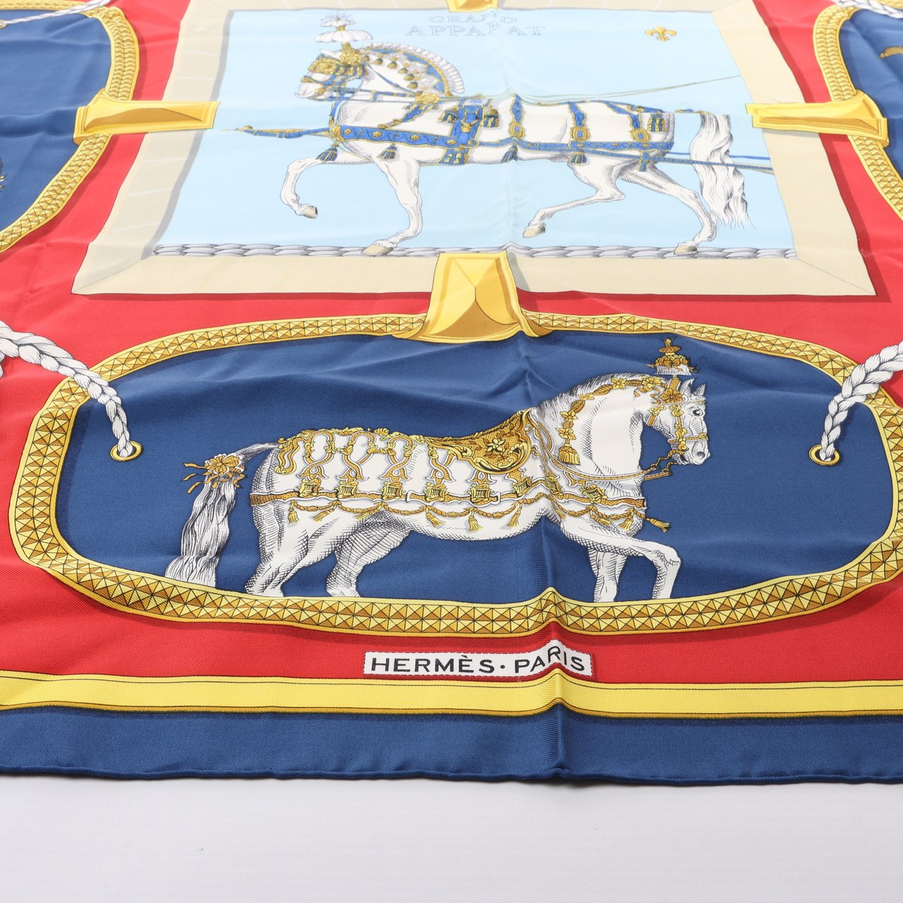 Hermès Hermès Carré 90 "GRAND APPARAT" 100% Silk Scarf in Navy x Red Rood