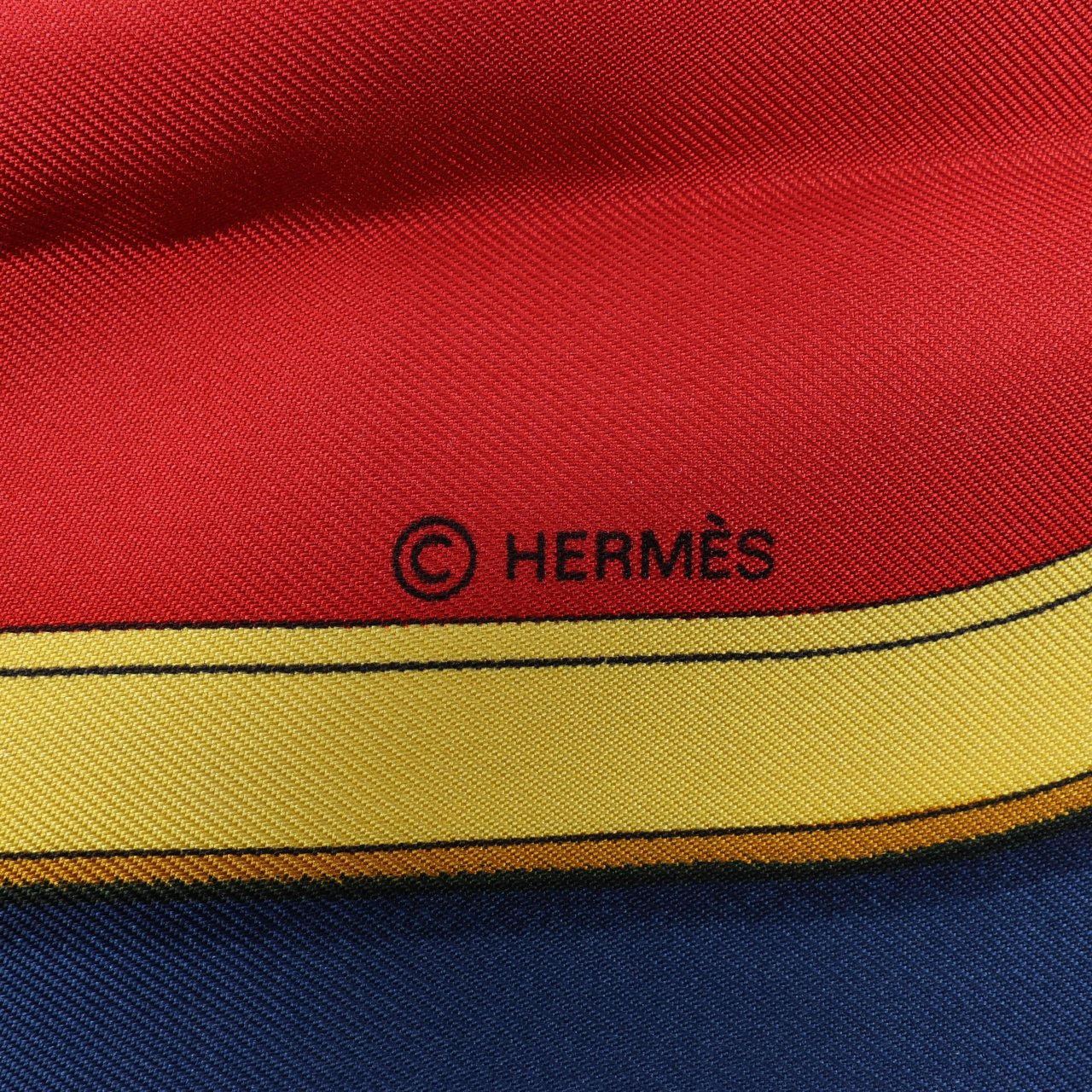 Hermès Hermès Carré 90 "GRAND APPARAT" 100% Silk Scarf in Navy x Red Rood