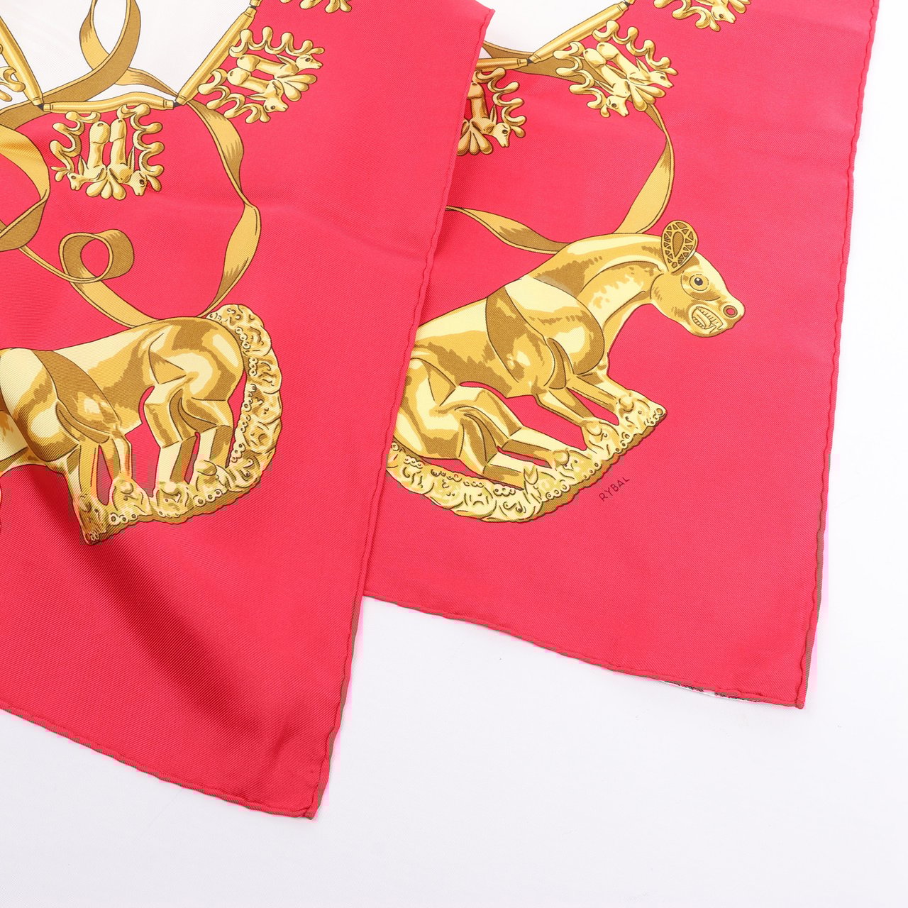 Hermès Hermès Carré 90 "LES CAVALIERS D'OR" 100% Silk Scarf in Red Rood
