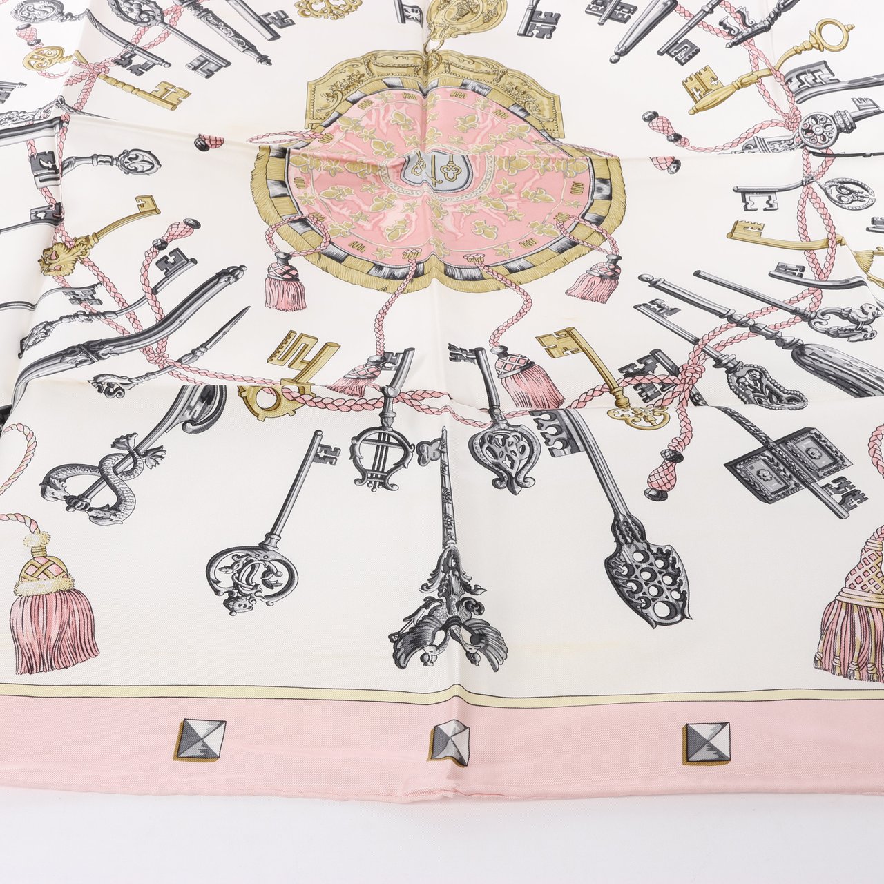 Hermès Hermès Carré 90 "LES CLES" 100% Silk Scarf in Pink Roze